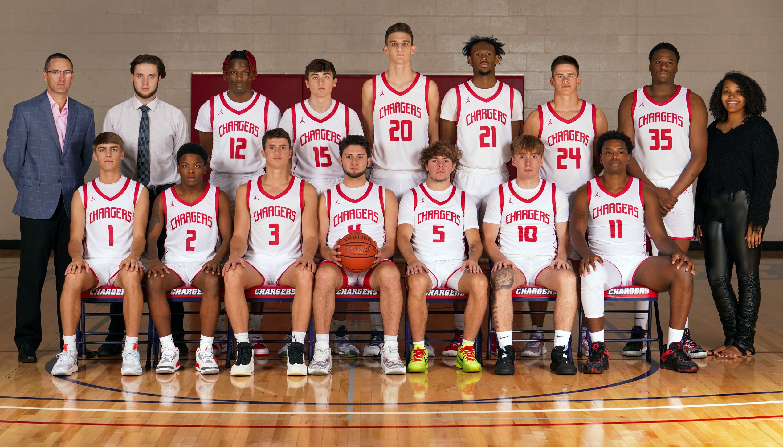 Sandburg Men&rsquo;s Basketball Kicks Off Season Nov. 1 at Home