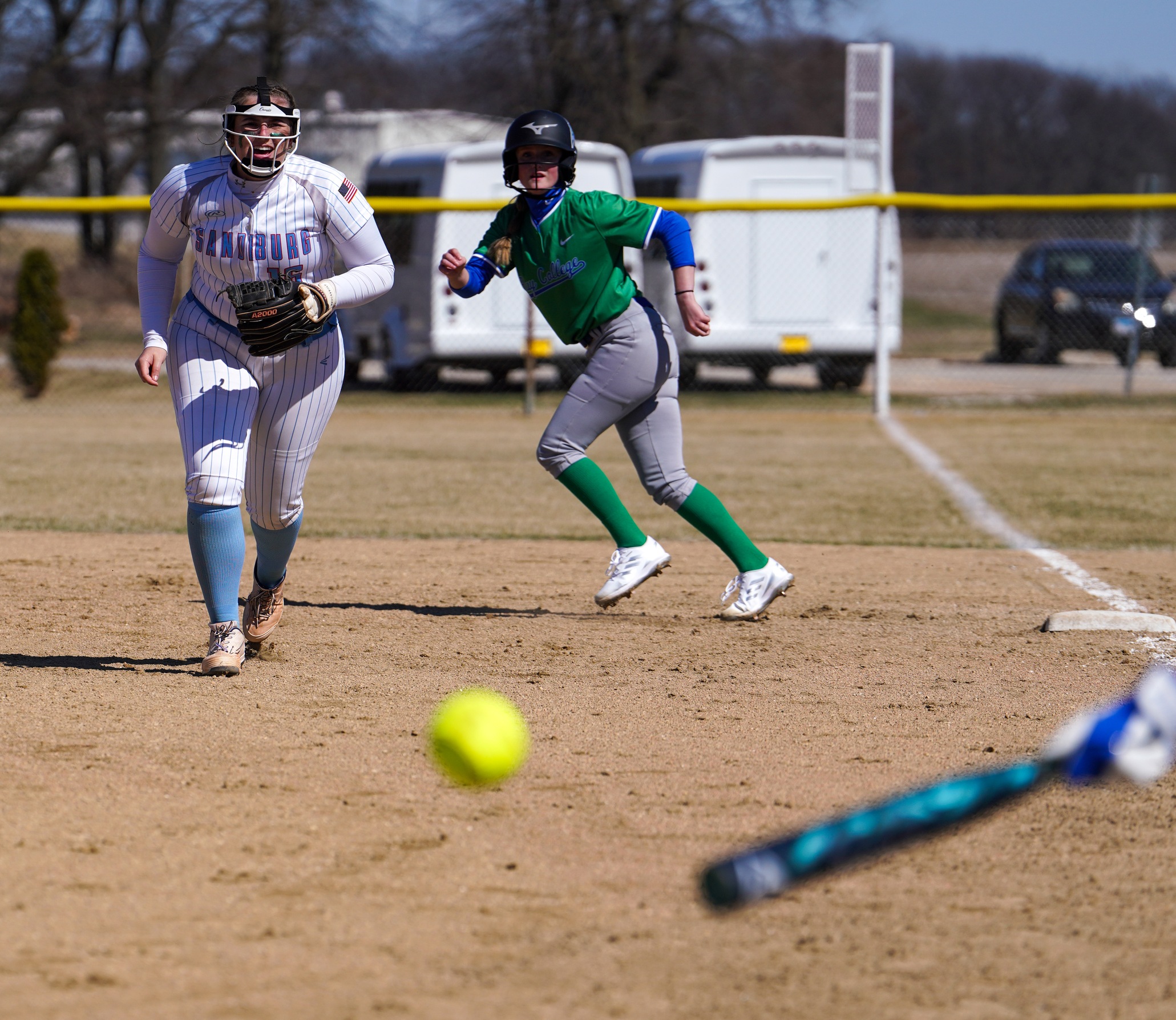 Pyle homers, but Chargers swept on road by Cougars