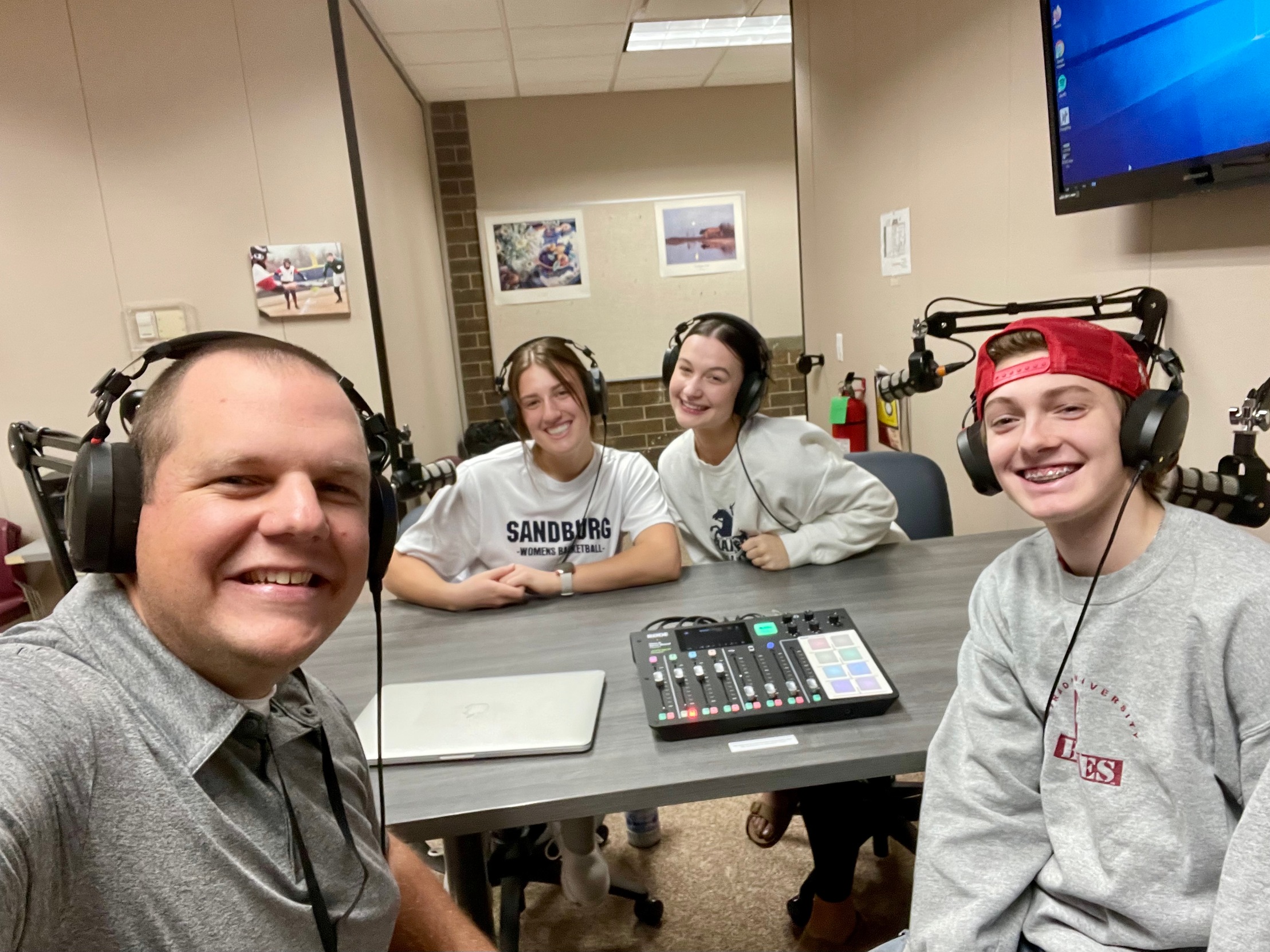 Sandburg Athletics Podcast, Episode 4: Swan Song &mdash; Volleyball sophomores Jadyn Swan & Natalie Righi