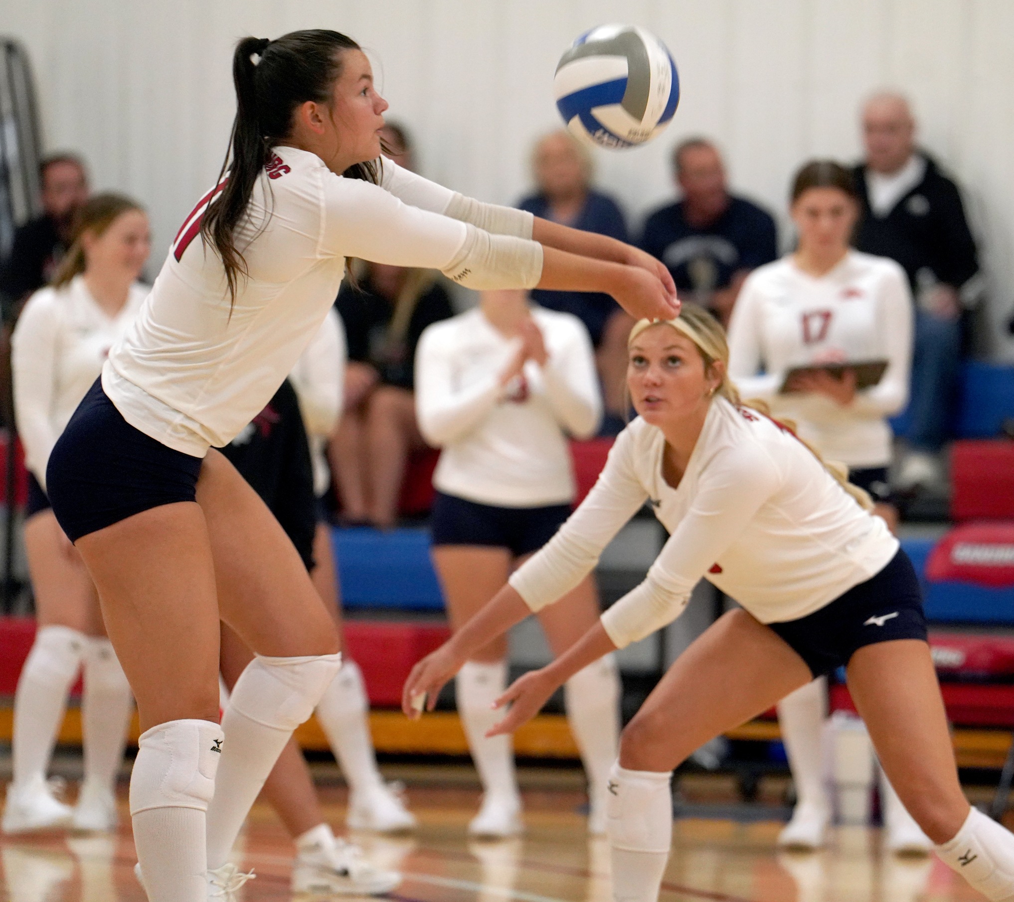 Chargers fall short in conference road match to Cougars